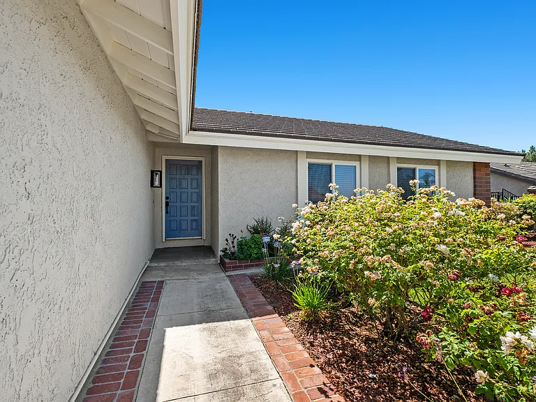 4068 Jeffrey Dr — Photo 3