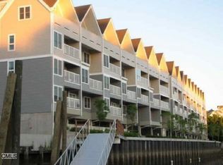 4 Daskams Ln UNIT 327, Norwalk, CT