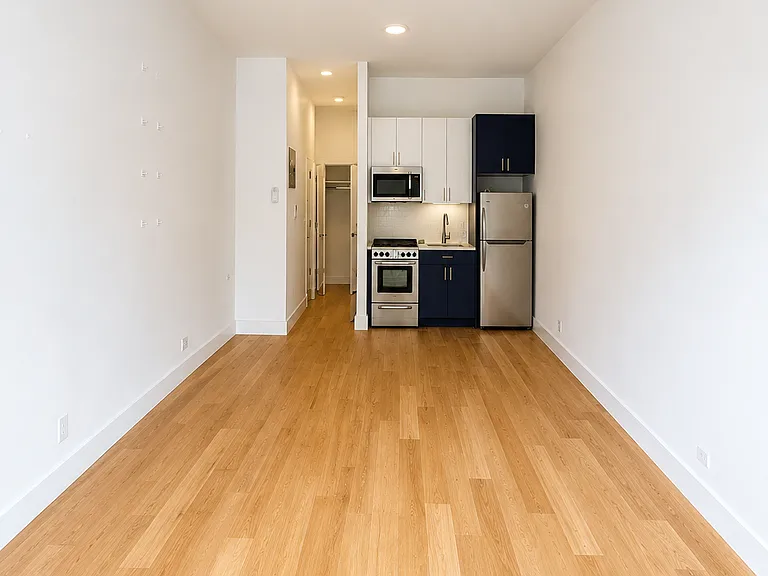 659 10th Ave #2B — Photo 2