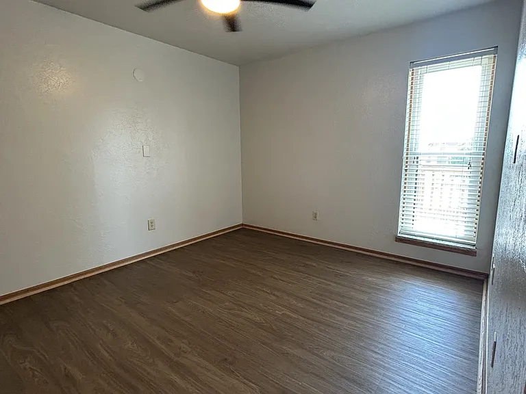 1000 Rambling Oaks Dr #8 — Photo 8