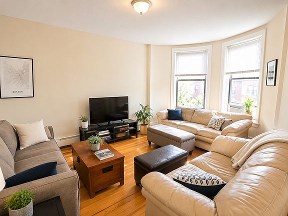5th image of 1950 Beacon St APT 1
