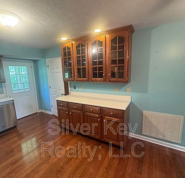 136 S Matlock Ave — Photo 7