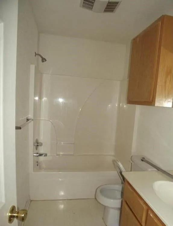 2 bed, 1.5 bath, 980 sqft, $775 — Photo 3