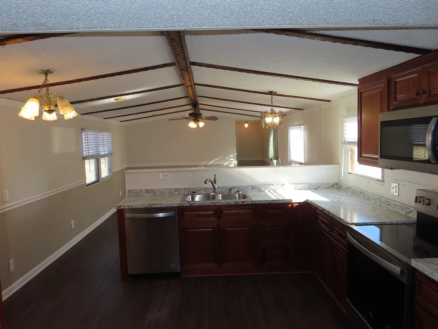 2 bed, 952 sqft, $1,100 — Photo 2
