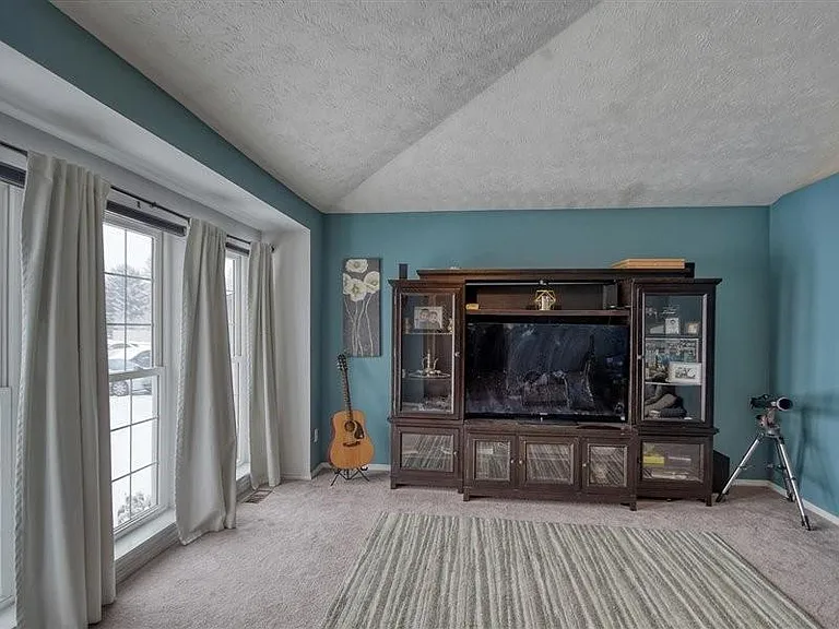 9216 N Londale Dr — Photo 2