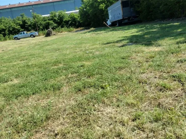 1340 Amos St, Dallas, TX 75212