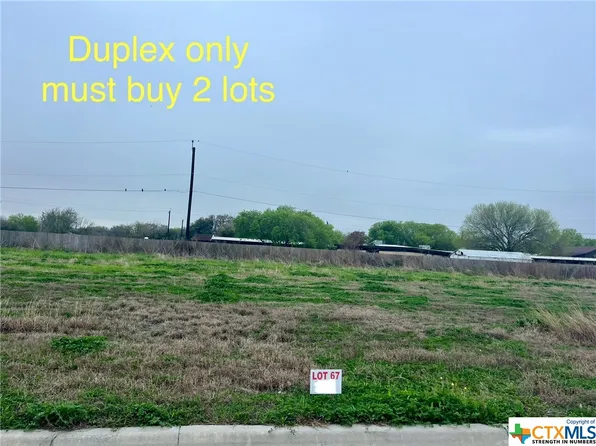 124 W Aimable St, Port Lavaca, TX 77979