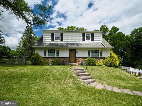 97 E Hillcrest Ave, Chalfont, PA 18914