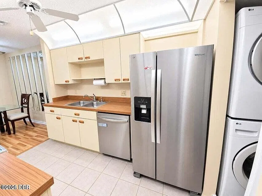 2 bed, 2.0 bath, 1070 sqft, $1,500 — Photo 2