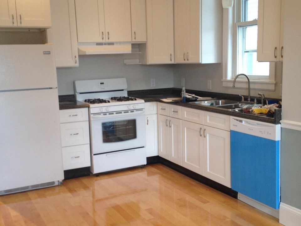 2nd image of 35 Saint Edward Rd