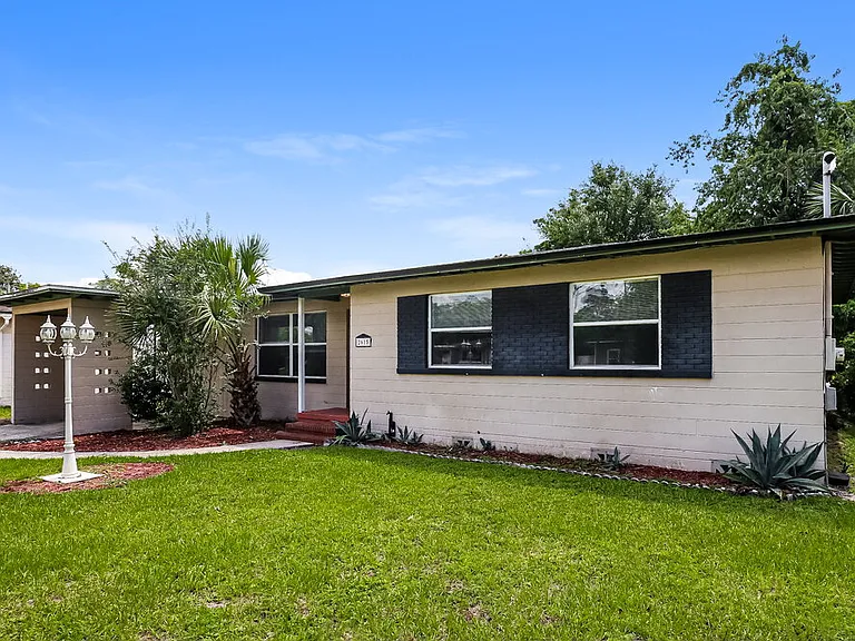 2615 Ligustrum Rd — Photo 3