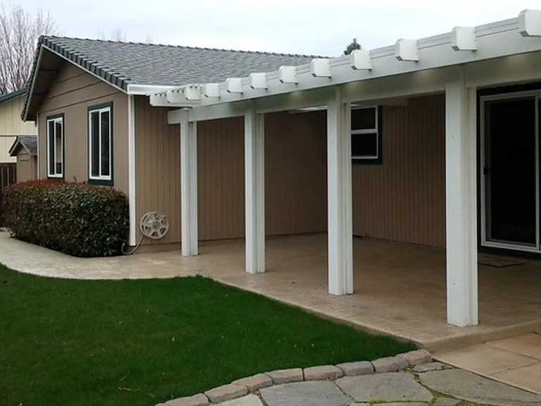 680 Malabar Dr — Photo 2