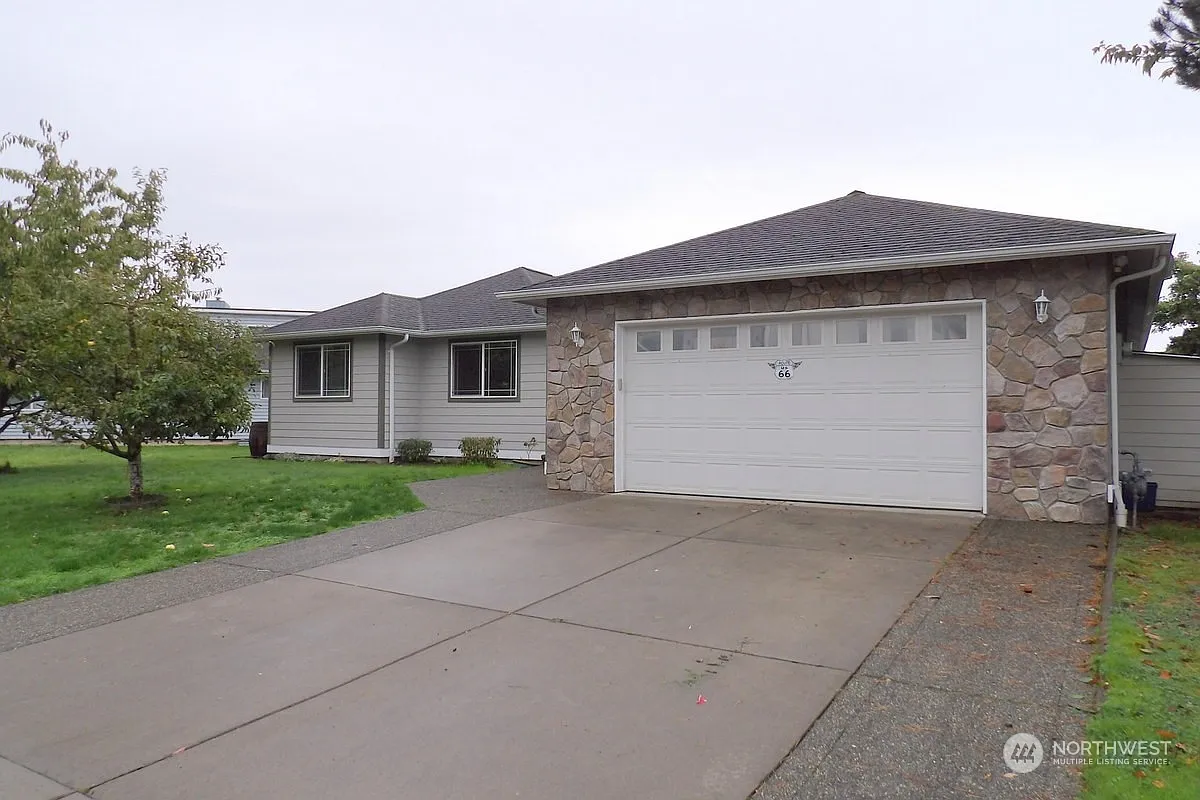 8212 Chehalis photo 1