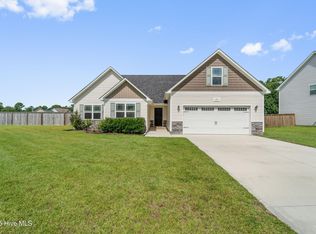 695 Aria Ln, Hubert, NC 28539