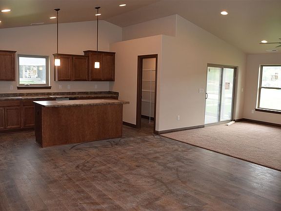 4th image of 1131 Twin Leaf Ave