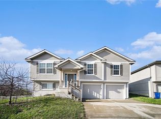 21720 N Rdg, Peculiar, MO 64078