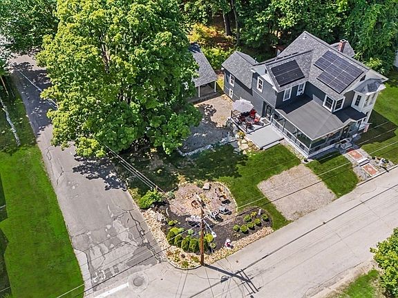 5th image of 47 Oak St