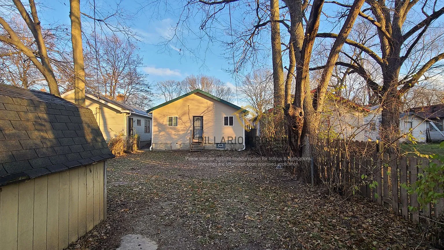 Refreshed 3 Bedroom Home with Partially Fenced In Yard, Available NOW! — Photo 2
