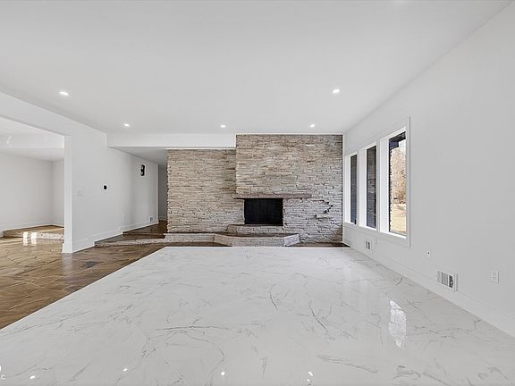 4th image of 5408 Singleton St