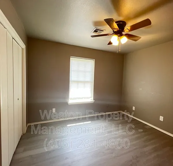 416 E Washington St — Photo 18