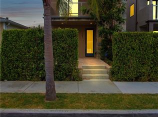127 Dolphin Ave, Seal Beach, CA 90740