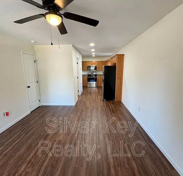 141-155 Oak St #155 — Photo 5