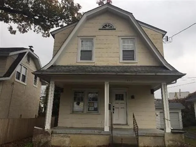 1447 Grant Ave photo 1