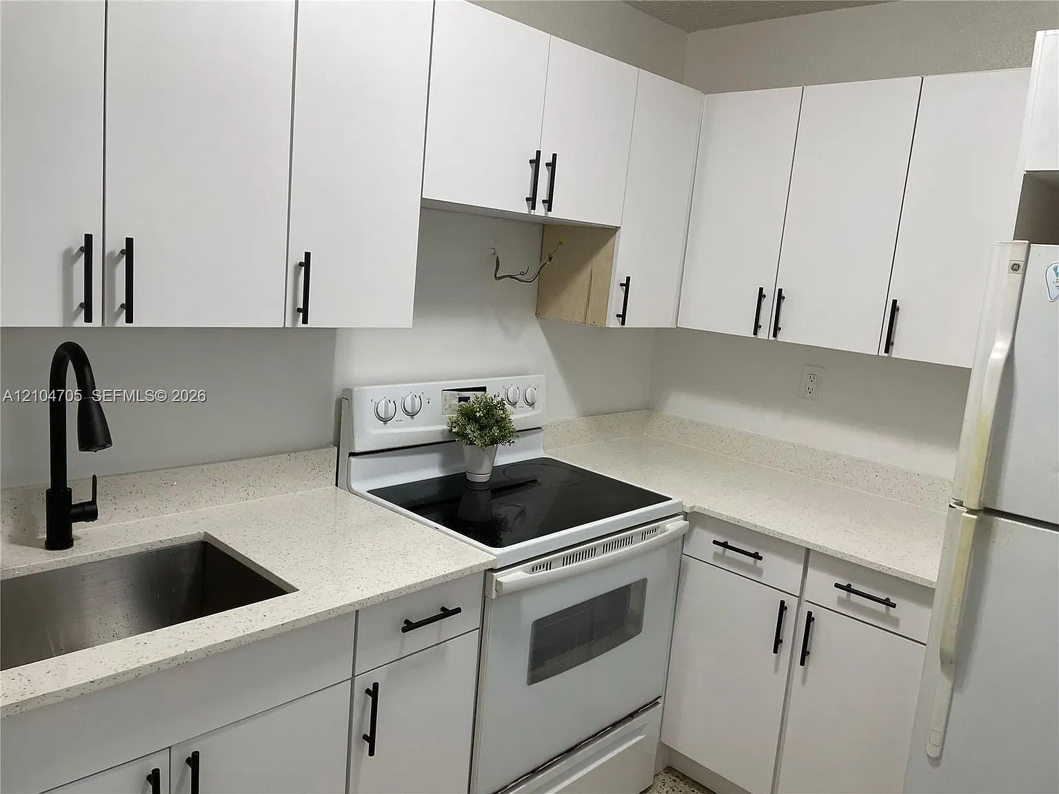 Guernica Condo — Photo 2