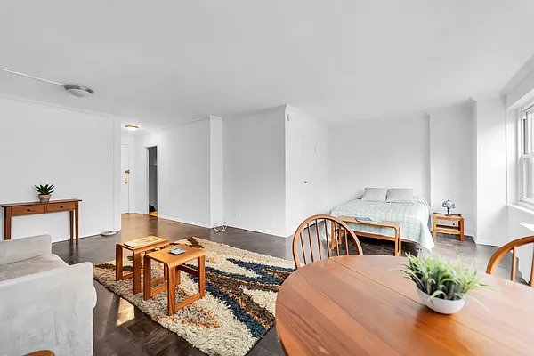 Sold by Compass | media 1