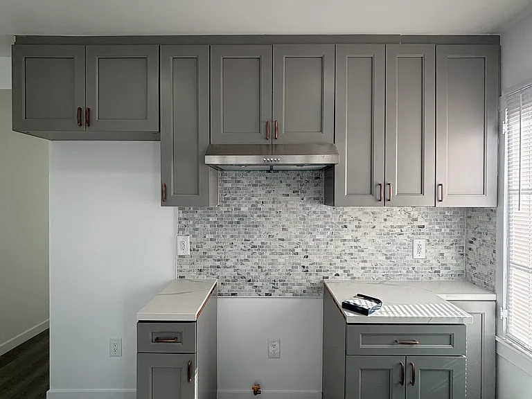 1956 1/2 Park Grove Ave #1 — Photo 4