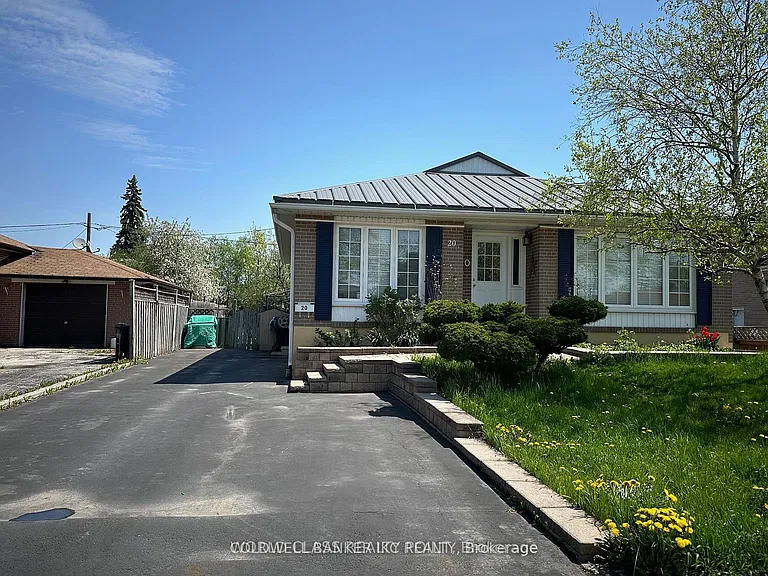 20 Murchison Cres — Photo 8