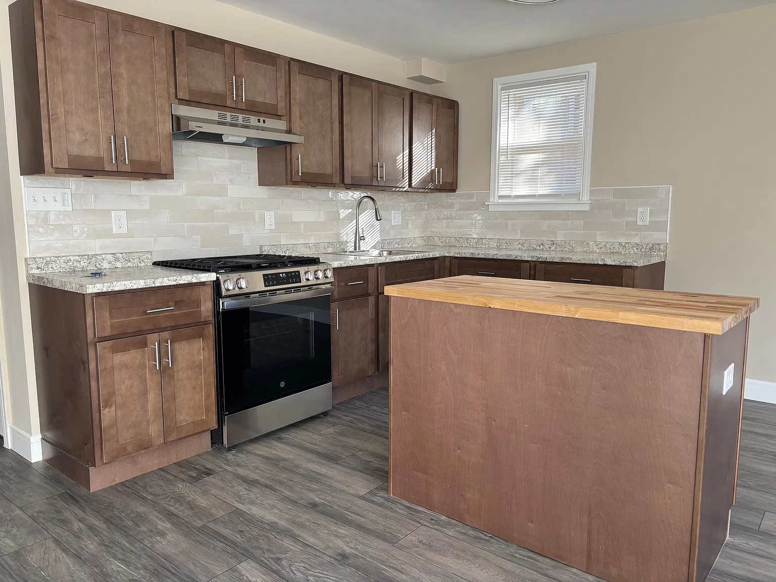 2 bed, 980 sqft, $1,850 — Photo 3