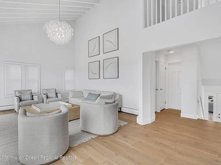 706 Morven Ter — Photo 14