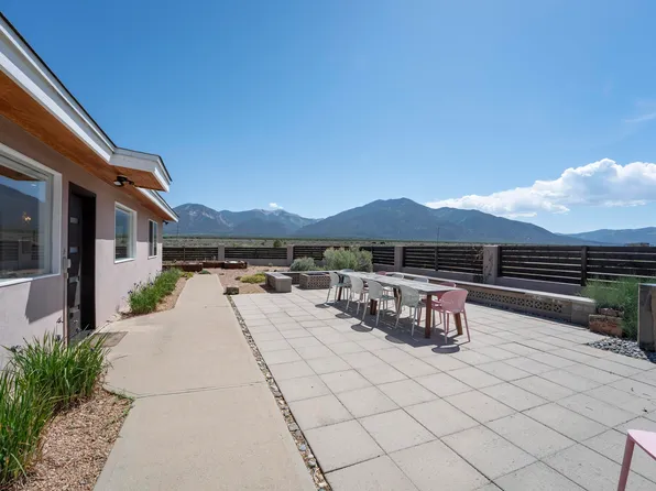 2 Stuart Lane, El Prado, NM 87529