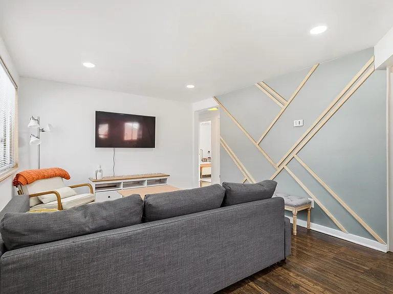 215 McMasters Dr — Photo 4