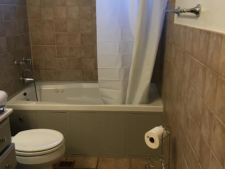 407 Enterprise Dr — Photo 6