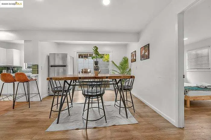 3 bed, 966 sqft, $3,650 — Photo 2