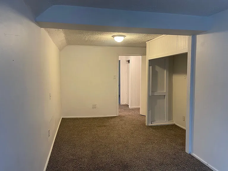 375 Allyn St — Photo 16