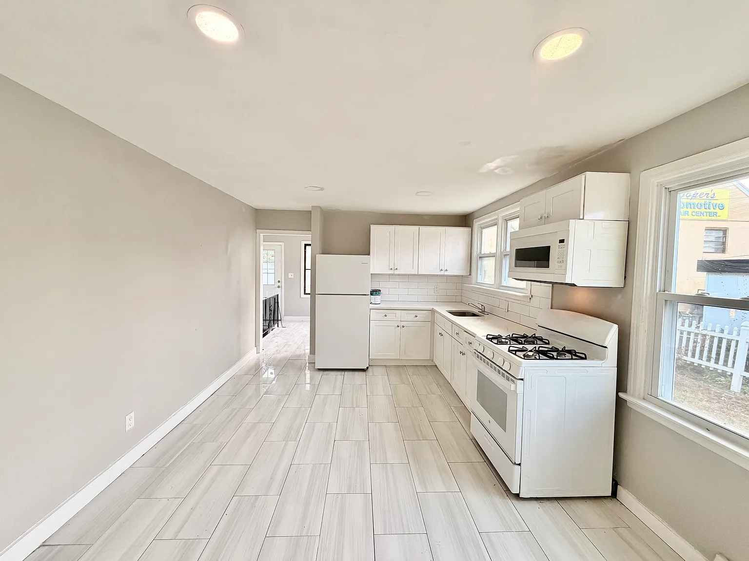 3 bed, 1080 sqft, $2,250 — Photo 2