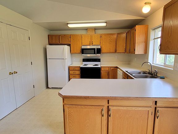 5th image of 919 S 37th Pl