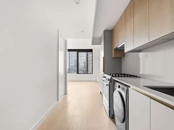 3 Court Square image 2 of 8