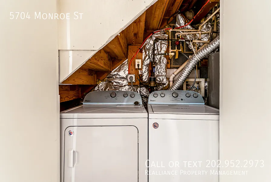 Spacious 4BR/3BA Single-Family Home with Finished Basement & Private D — Photo 3