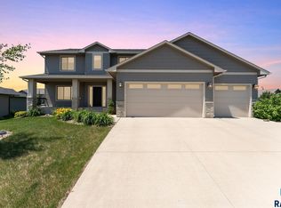2101 S Meadowview Ave, Sioux Falls, SD 57110