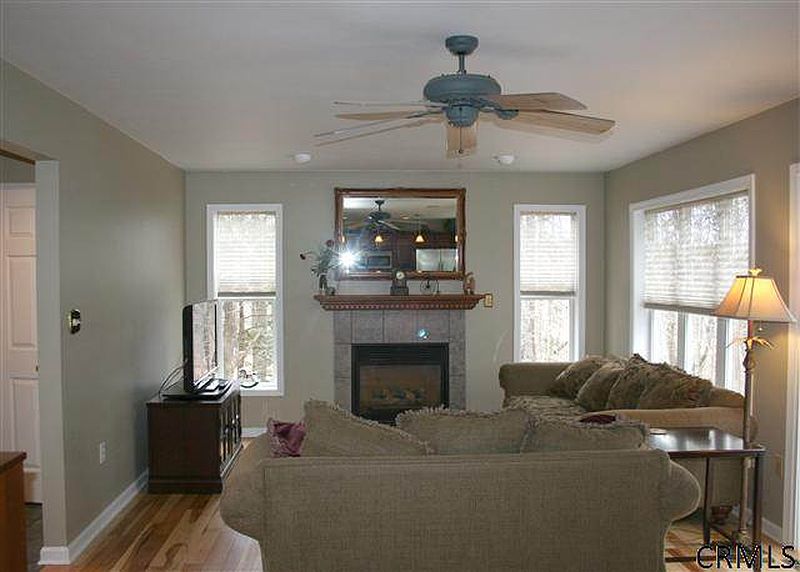 3rd image of 22 THISTLE Road