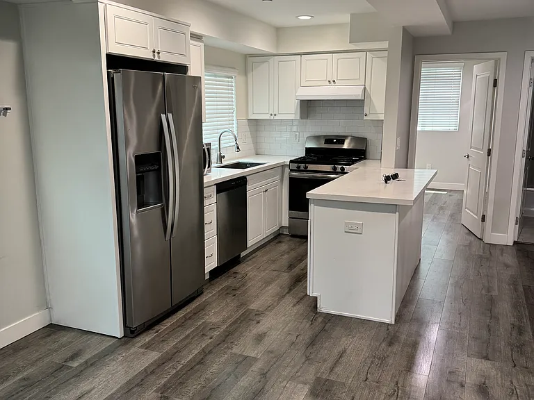 4454 1/2 Turquoise St #4454-1/2 — Photo 5