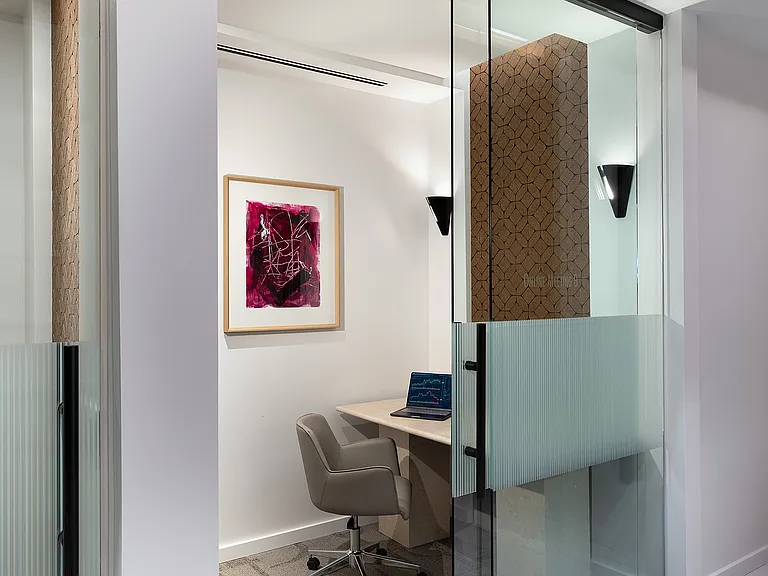 Individual Meeting Room