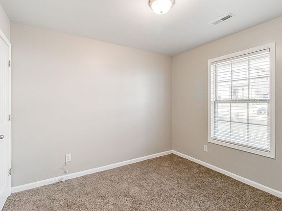 4th image of 609 Riglaw Ln