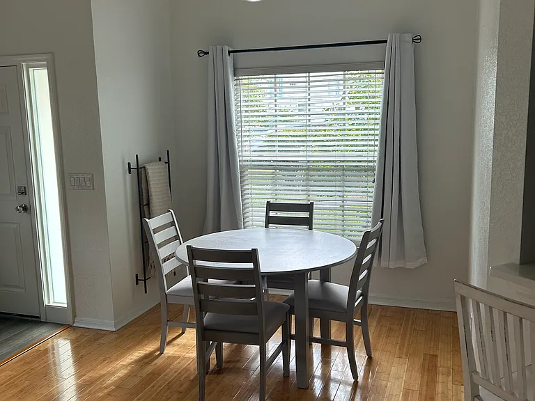 6645 Pineview Ter — Photo 3