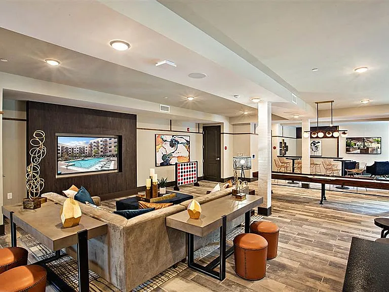 Radius West Midtown — Photo 19
