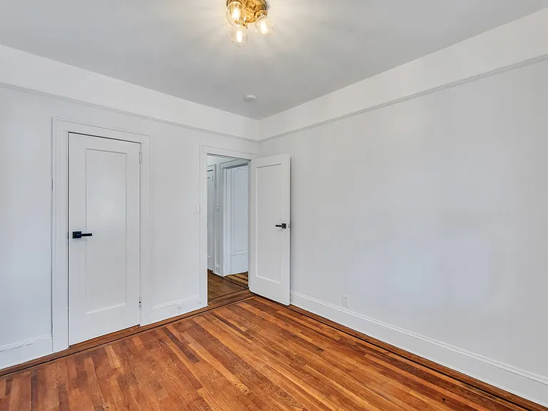 105 Minnesota Ave — Photo 15